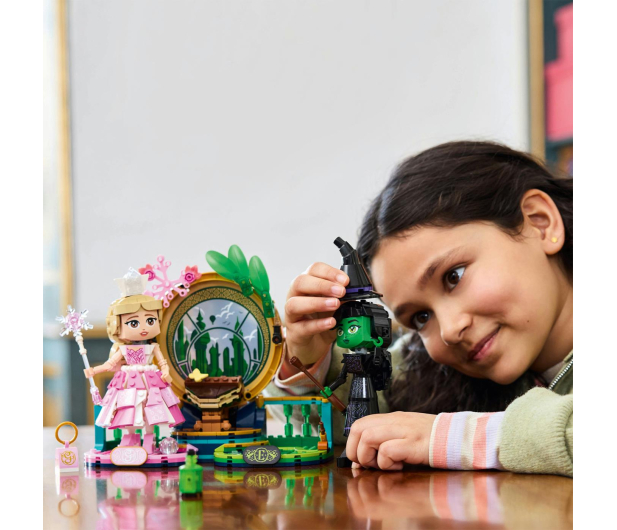 LEGO Wicked 75682 Figurki Elphaby i Glindy - 1278677 - zdjęcie 9